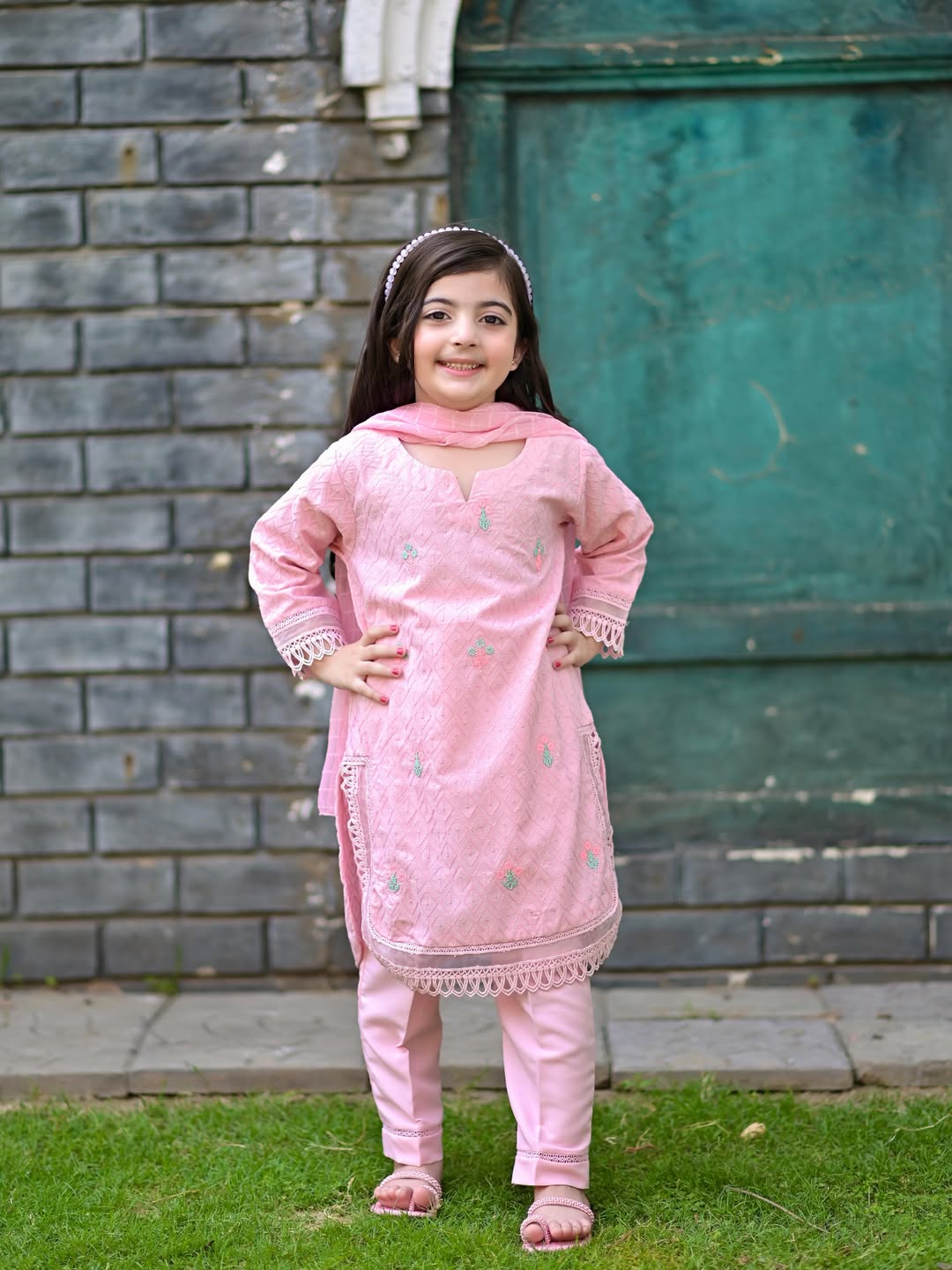 Aarohi Pink Embroidered Cotton Kurta Set